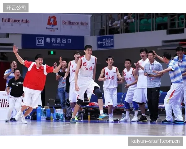 古德温荣膺总决赛FMVP，率领上海男篮时隔24年重夺总冠军。